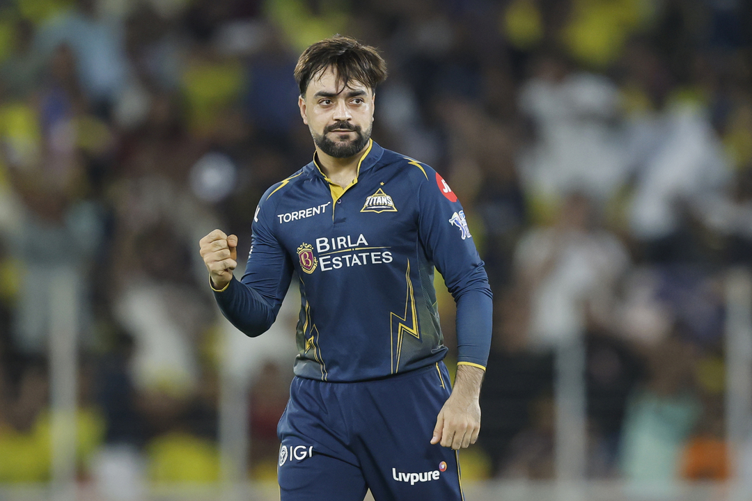 Rashid Khan traps CSK with quick 3/18 background