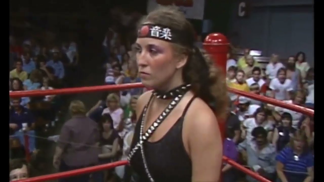 Misty Blue Simmes vs Linda Dallas. WCCW 1985 background