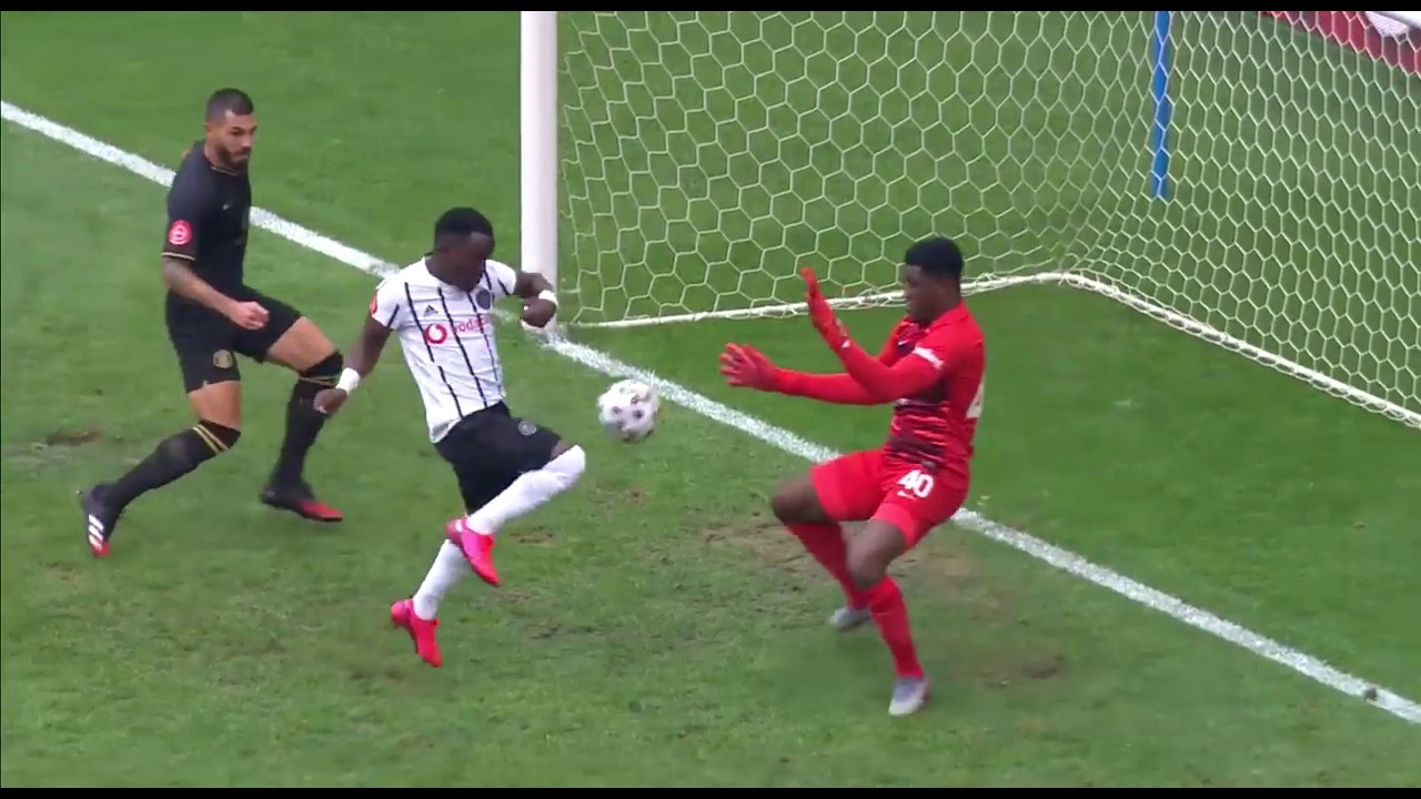 Absa Premiership | Kaizer Chiefs v Orlando Pirates | Daniel Akpeyi's heroics background