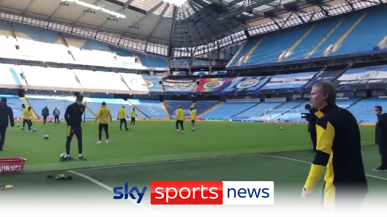 "It's beautiful huh?" - Erling Haaland walks out into the Etihad Stadium for the first time background