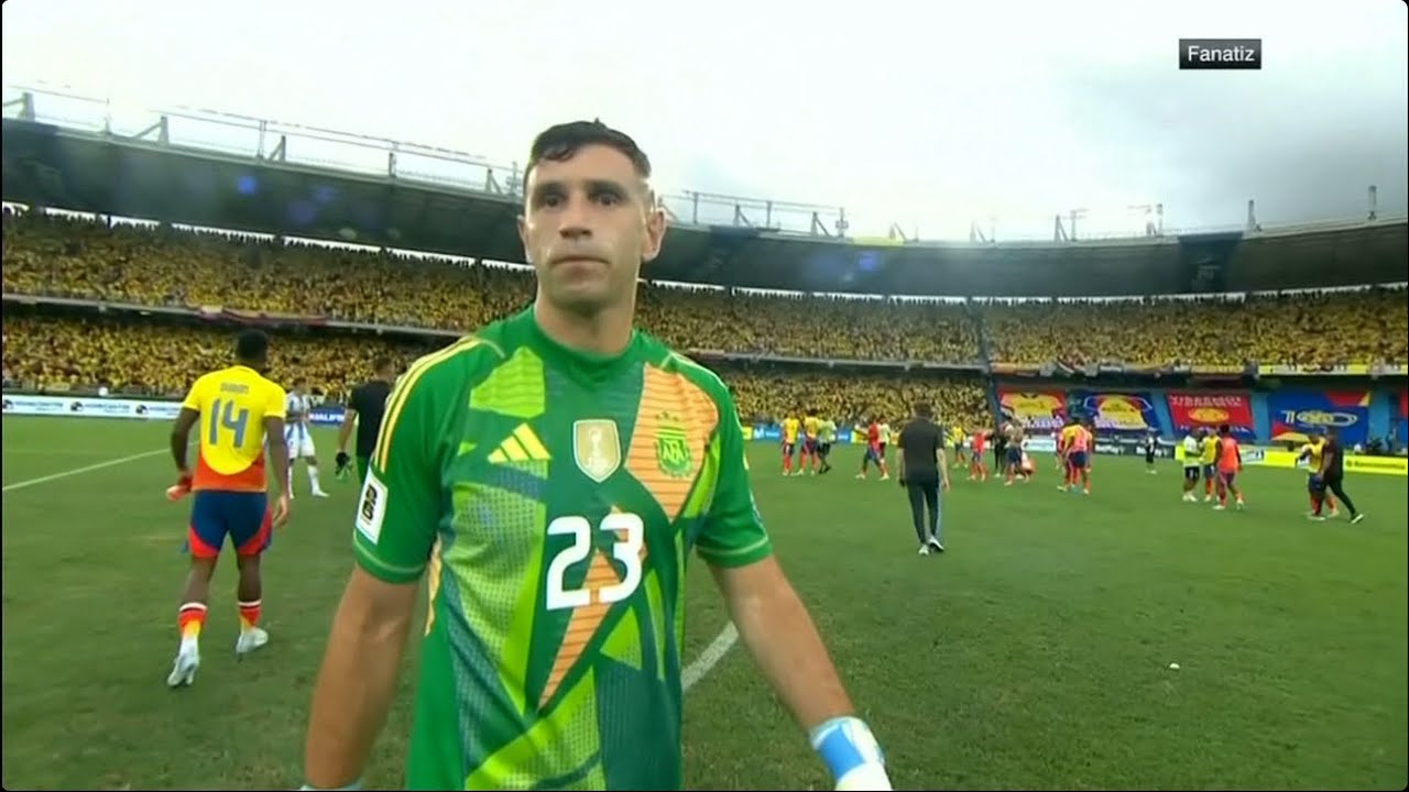 Emi Martínez suspended for slapping camera man? #futbolamericas #seleccionargentina 🇦🇷