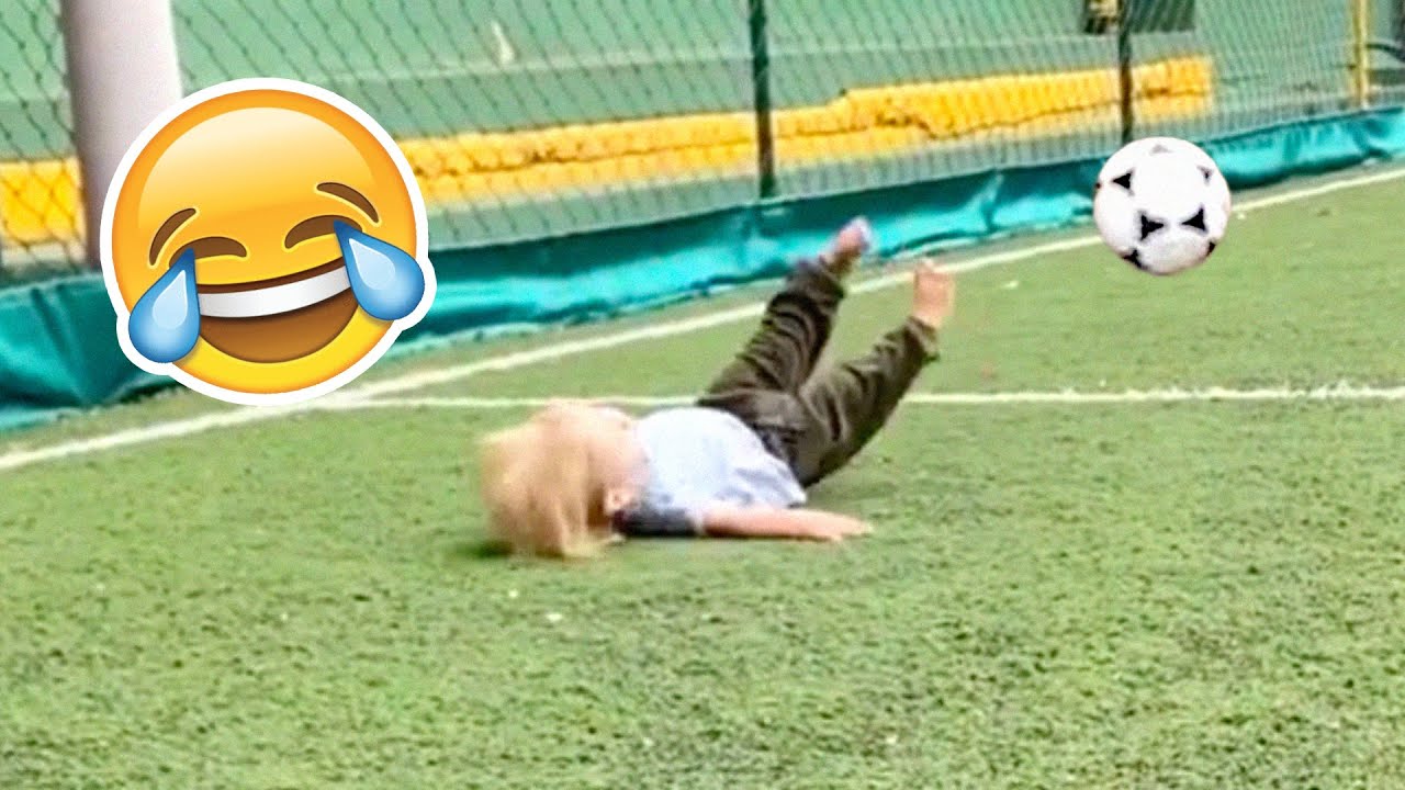 COMEDY FOOTBALL & FUNNIEST FAILS #5 (TRY NOT TO LAUGH) background