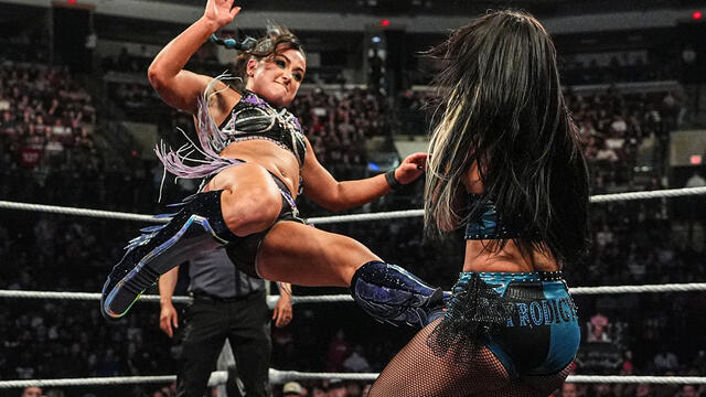 Bayley & Lyra Valkyria best Raquel Rodriguez & Roxanne Perez: Raw highlights, May 25, 2026 background