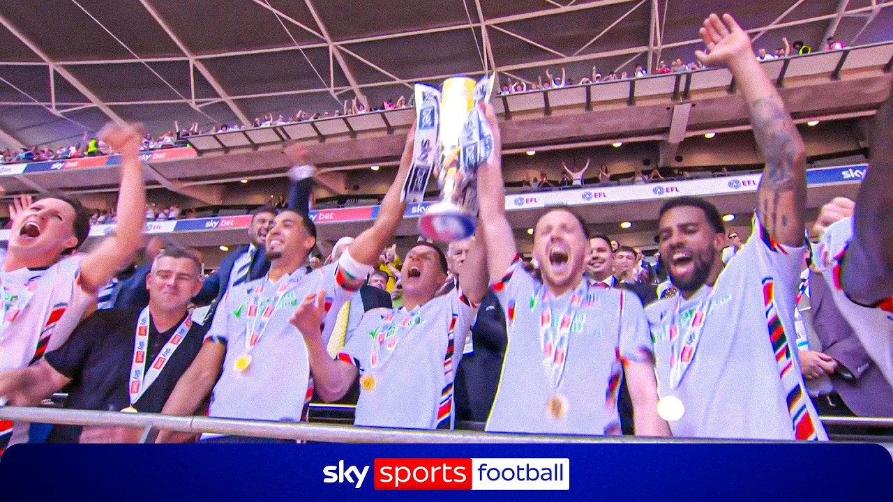 Bolton CELEBRATE promotion to the Championship! 🏆🥳