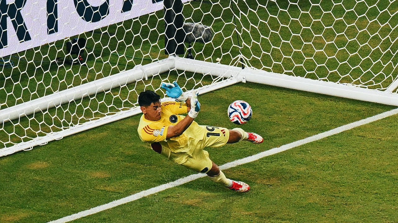 Oscar Ustari With An INCREDIBLE Save To Keep Inter Miami Tied With Al Ahly background