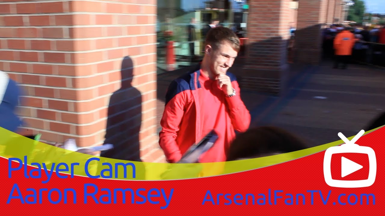 Aaron Ramsey Laughs as Fan Tells Him He's Better Than Gareth Bale - ArsenalFanTV.com
