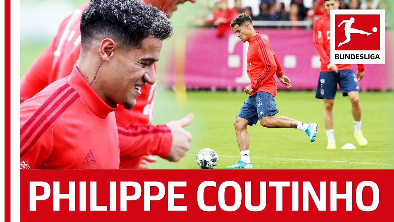 Philippe Coutinho's First Training at FC Bayern München background