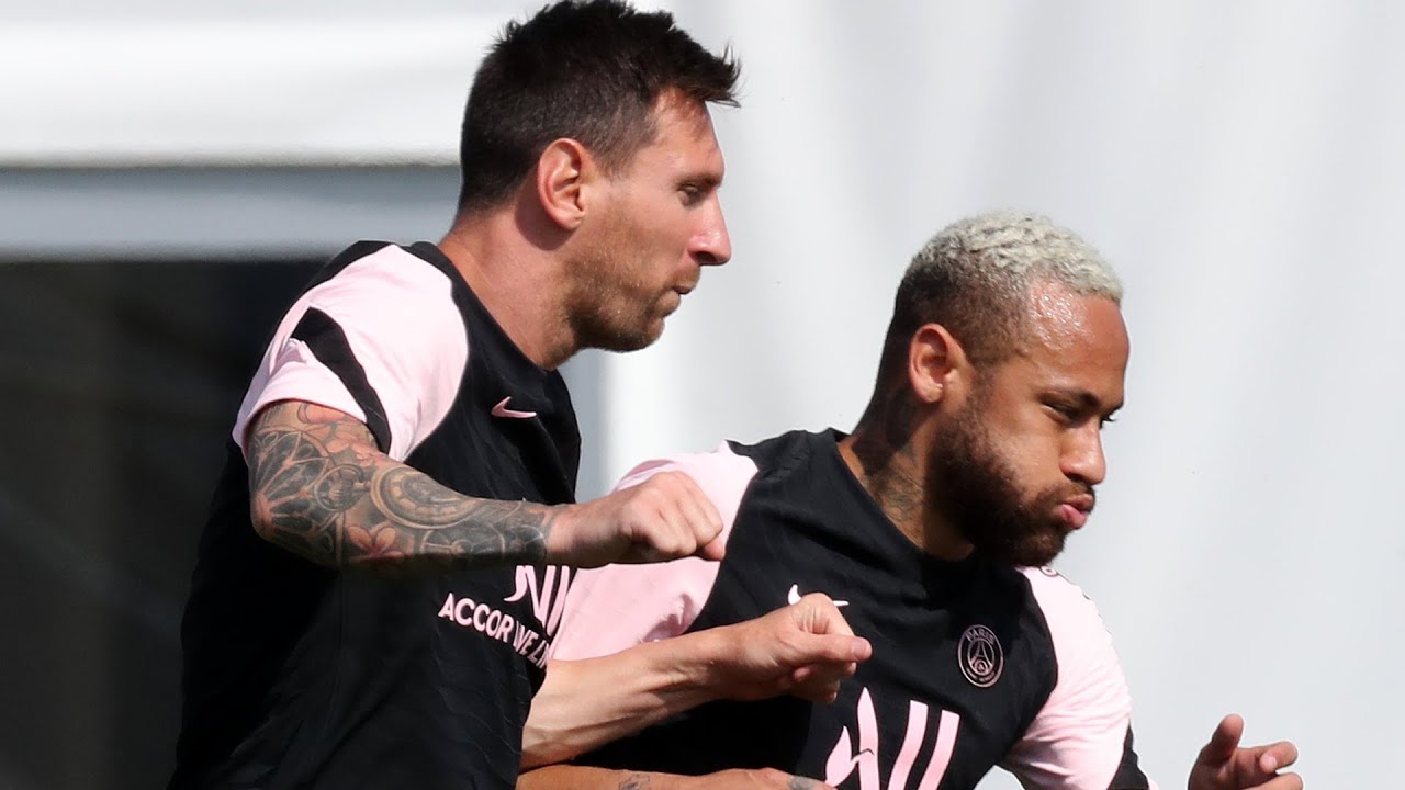 Lionel Messi's First Training Sessions With PSG background