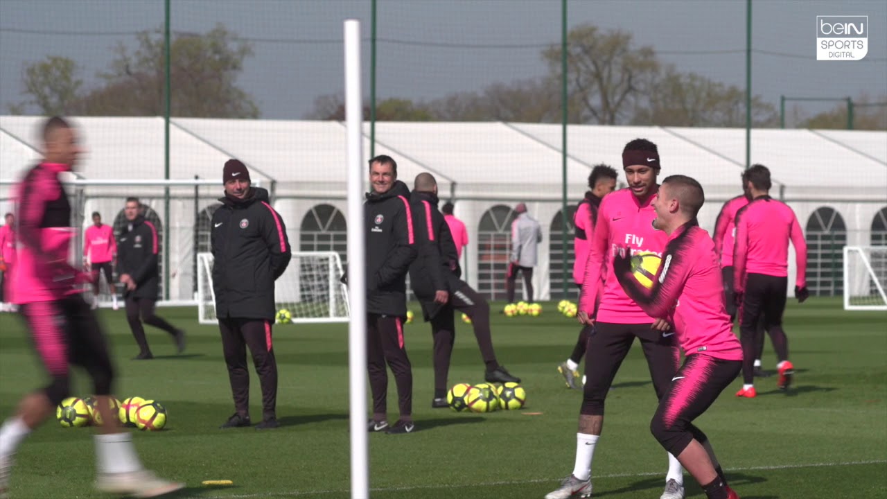 Neymar is back! background