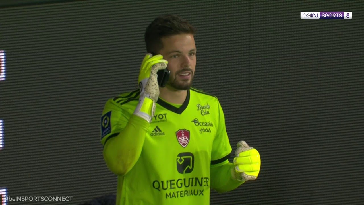 Watch How Brest Players Found Out They Avoided Relegation background