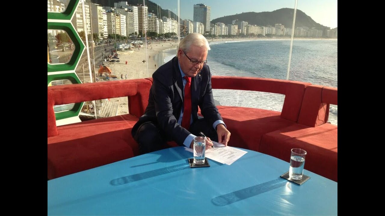 A Les Murray Tribute background