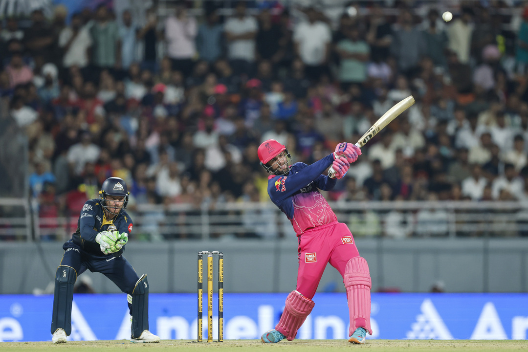 WHAT A FINISH! Donovan Ferreira's fiery 38*(11) background