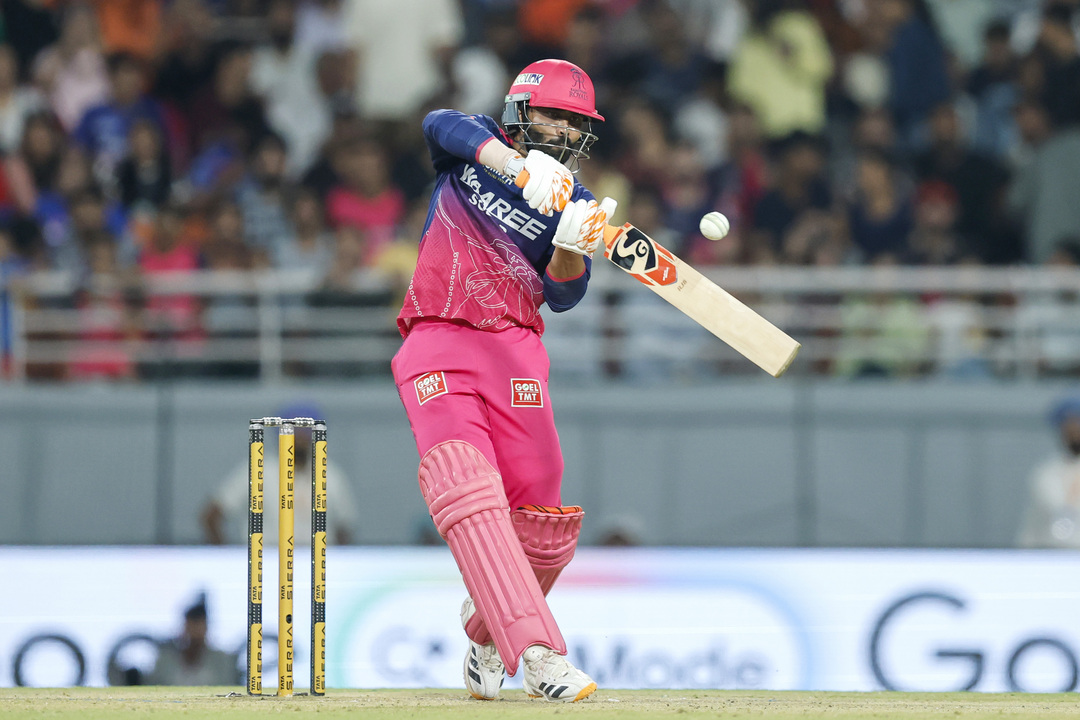 STEADY AS A ROCK! Ravindra Jadeja's crucial 45*(35) background