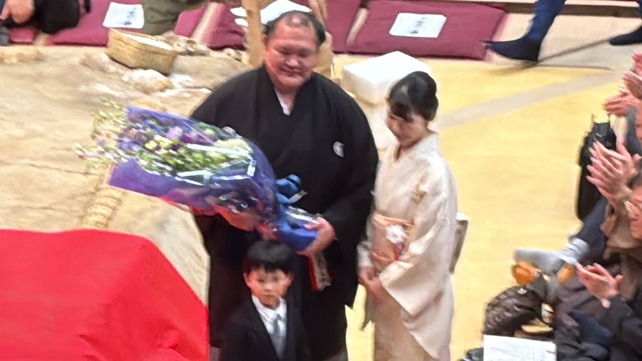 速報❗️ 【北勝富士断髪式】北勝富士 大山御礼の挨拶 奥様息子さんから花束贈呈greeting【HOKUTOFUJI retirement ceremony】2026/05/30 background