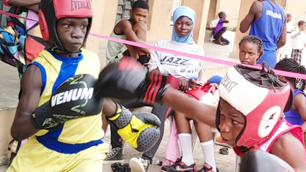 Snap the jab then hook! 🥊#Boxing #JabToHook #BoxingTraining background