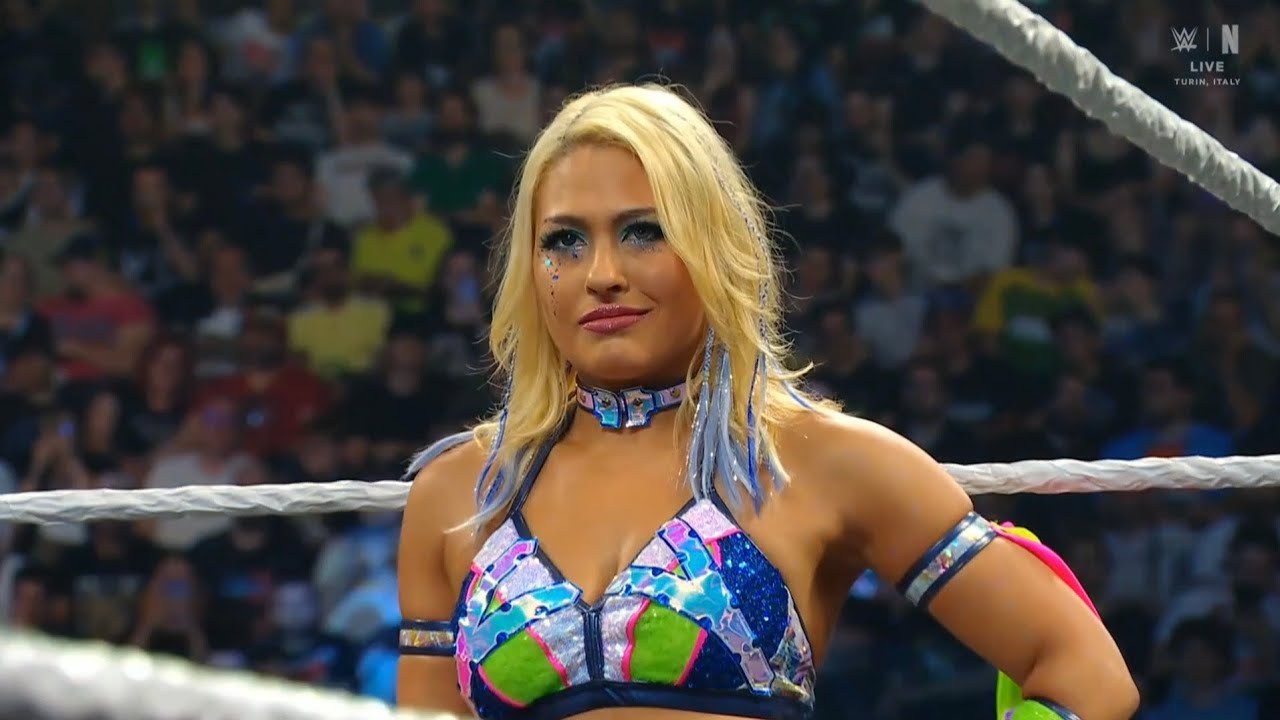 (1/2) Roxanne vs Iyo vs Giulia vs Lash: Raw June 1 2026 background