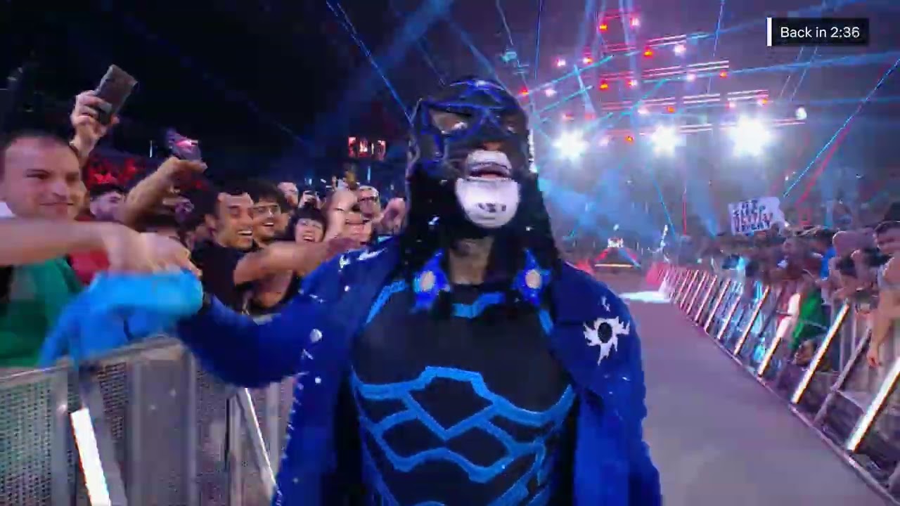 Penta, Carmelo Hayes and Solo Sikoa Make Electrifying Entrances in Turín | RAW Jun 1, 2026 background