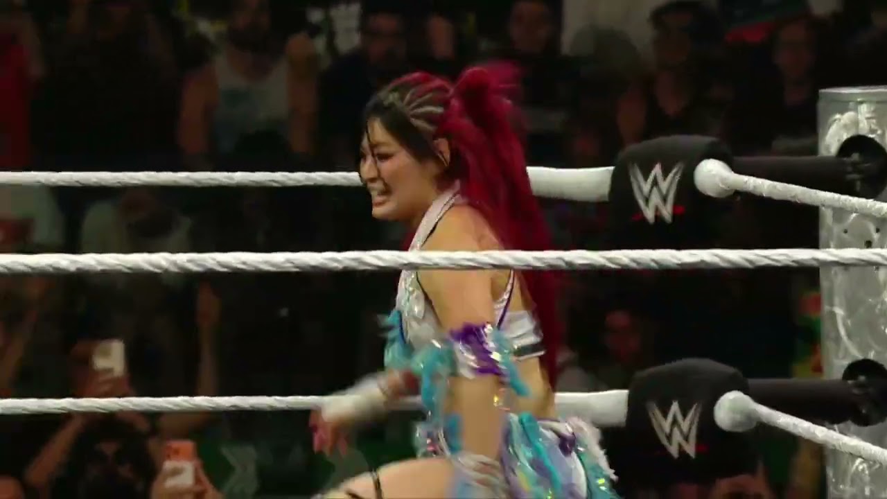 Iyo Sky Vs Giulia VsRoxanne Perez Vs Lash Legend Fatal 4 Way Match - WWE RAW 01/06/2026 background