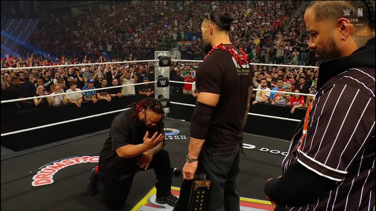 Jacob Fatu reconoce a Roman Reigns - RAW 01/06/26 En Español background