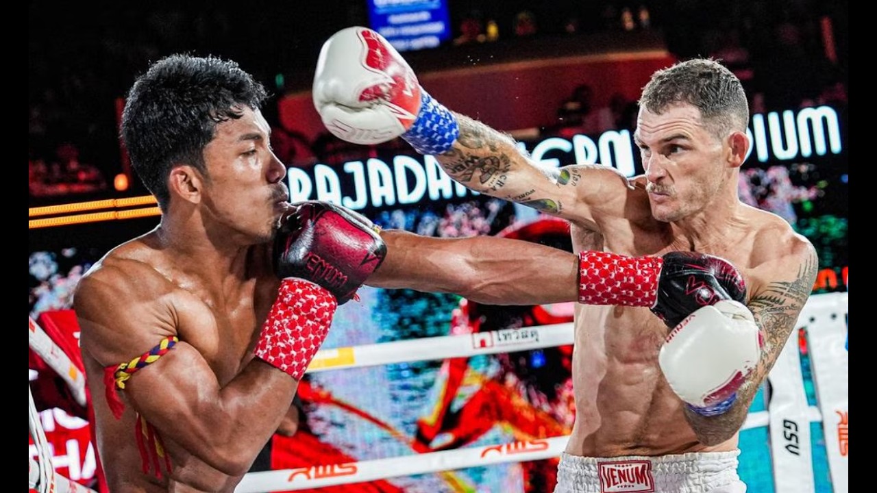 Absolute WAR Muay Thai Championship fight! Dam Parunchai vs Chadd Collins backdrop