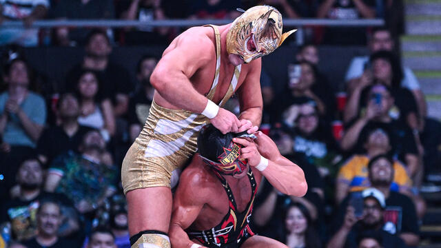 FULL MATCH: El Grande Americano vs. “Original” El Grande Americano | Mask vs. Mask Match background