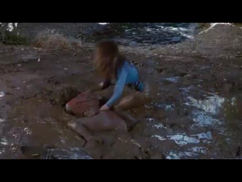 Daisy Duke & Villainess Mud Fight