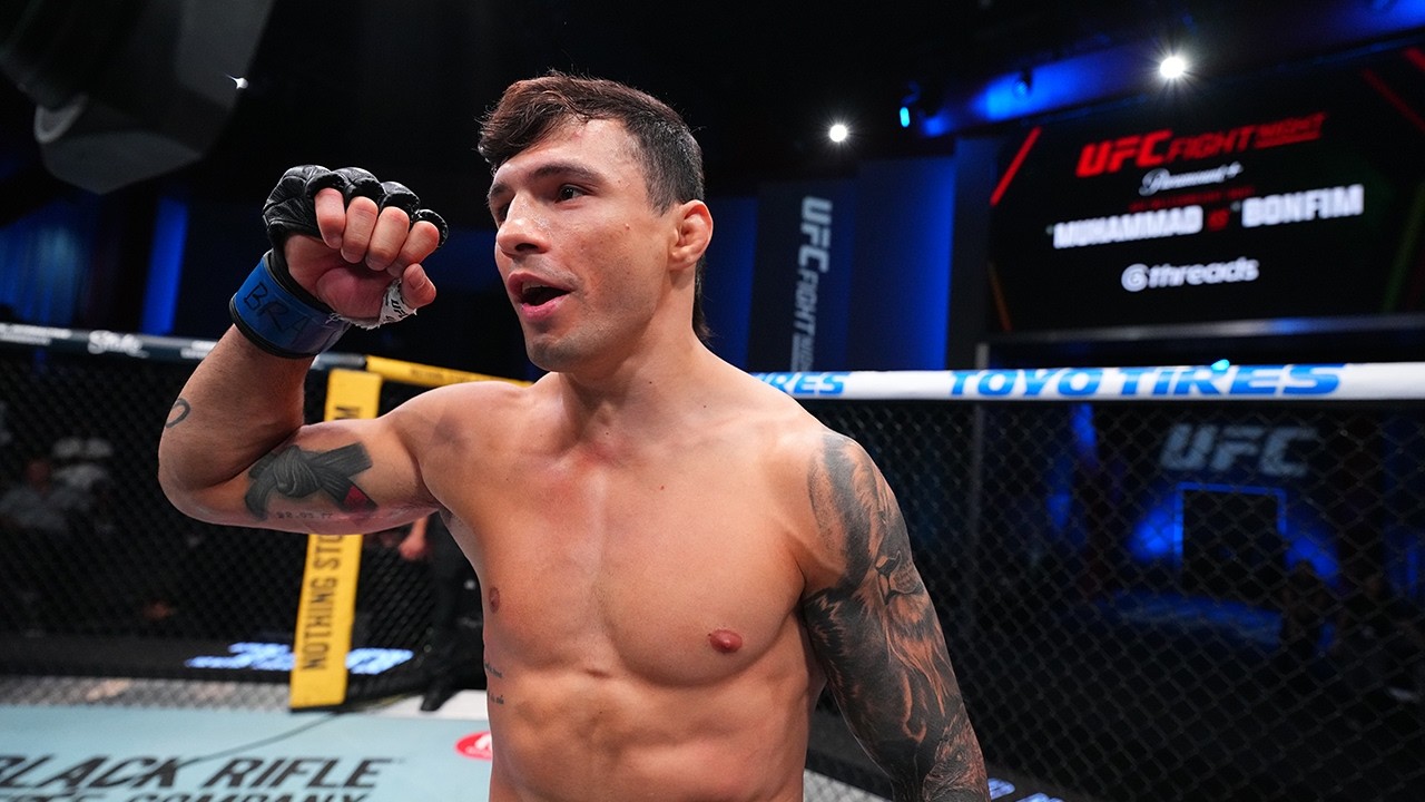 #UFCVegas118 Alessandro Costa Entrevista en el Octágono backdrop