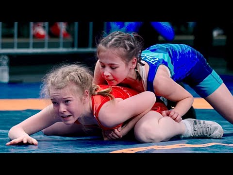 U13 Paula Killersreiter (GER) vs Tetiana Telytsia (UKR) 35kg. Girls youth women's wrestling. B-cam-m