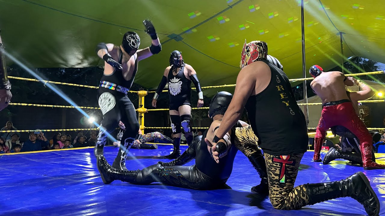 Batalla real por la Copa Buscando un Campeón de Arena Lucha Sports background