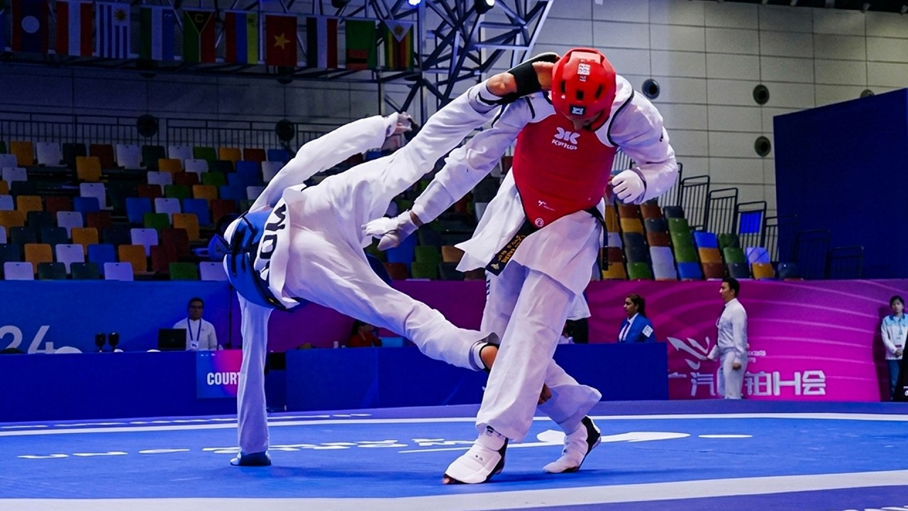 INSANE Head Kick at International Taekwondo Championship! 🥋💥 Lightning Fast Knockout!