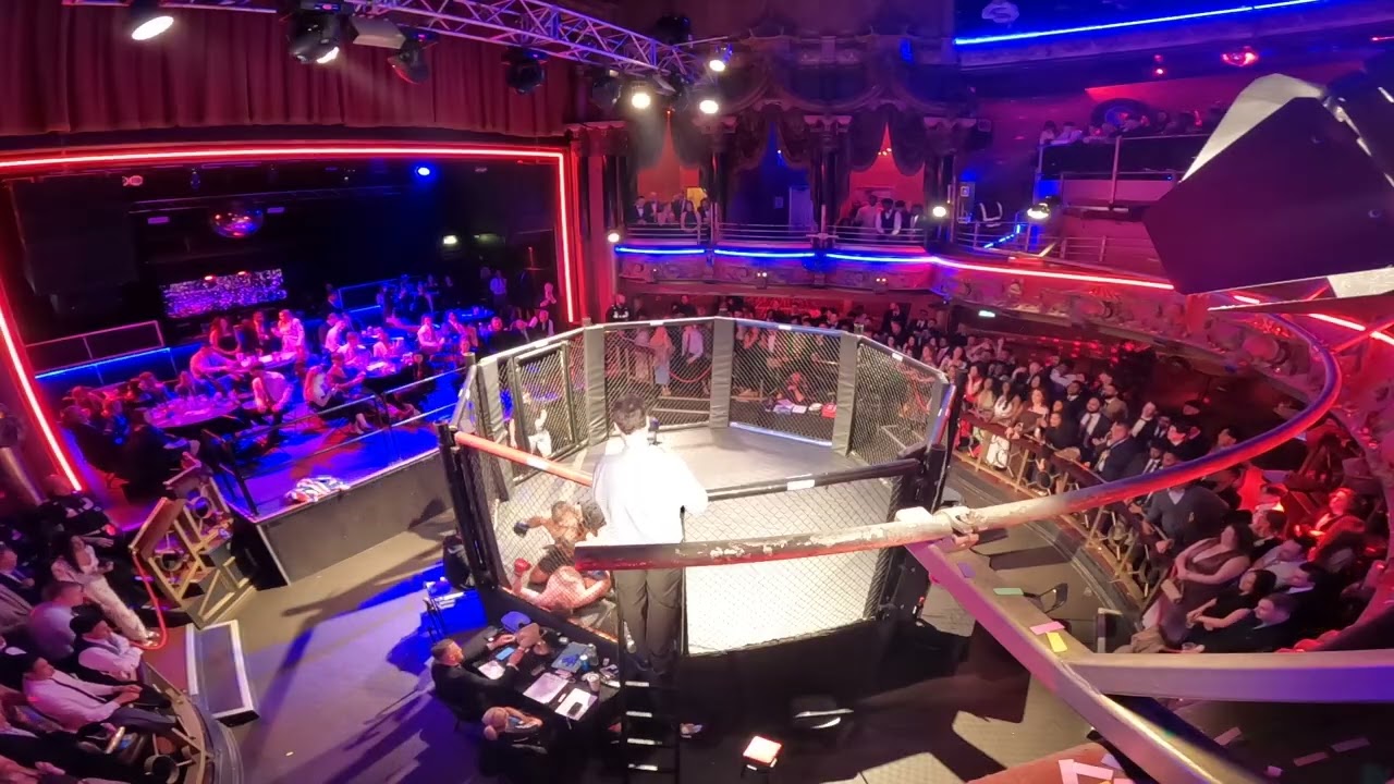LONDON | ULTRA MMA | REDD THE HOG STAMMERS VS TRISTAN THE IRON LION UVOVO