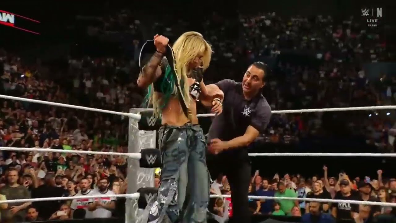 LYRA VALKYRIA VS SOL RUCA | WWE RAW PART 2