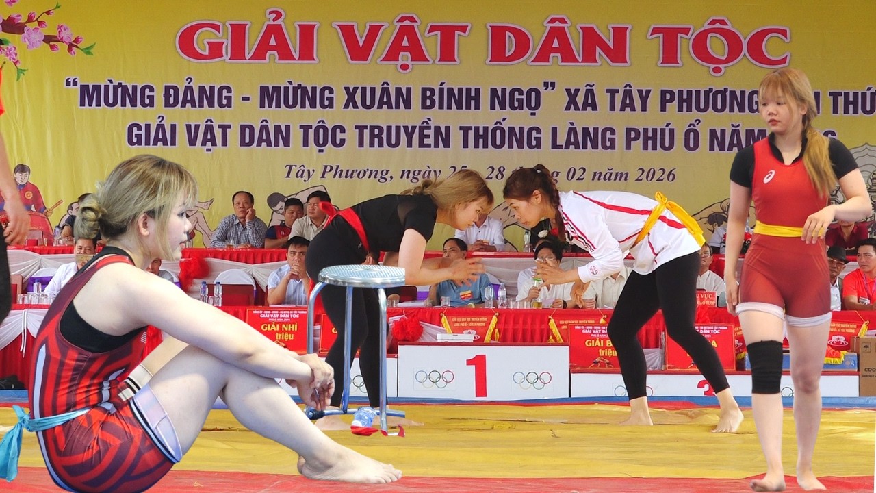 VẬT NỮ- CẨM LY, ÁNH TUYẾT, THANH HƯƠNG,Womens girls wrestling friendly.