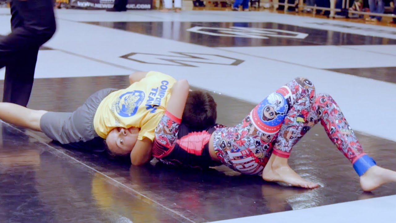 Shocking Submission Finish! Girl VS Boy Grappling 💥 background