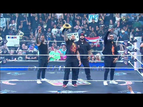 Entrada Roman Reigns "El Jefe Tribal " Campeón Mundial Pesado en Raw-WWE Raw 15/06/2026 (En Español) background