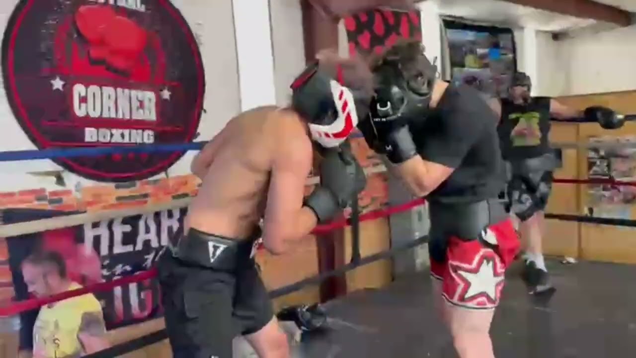 SPARRING GETS CRAZY👀 CHALLENGE ACCEPTED DROPS IN GYM (THINGS TURN UP AFTER HIS ROUND WITH FACE)