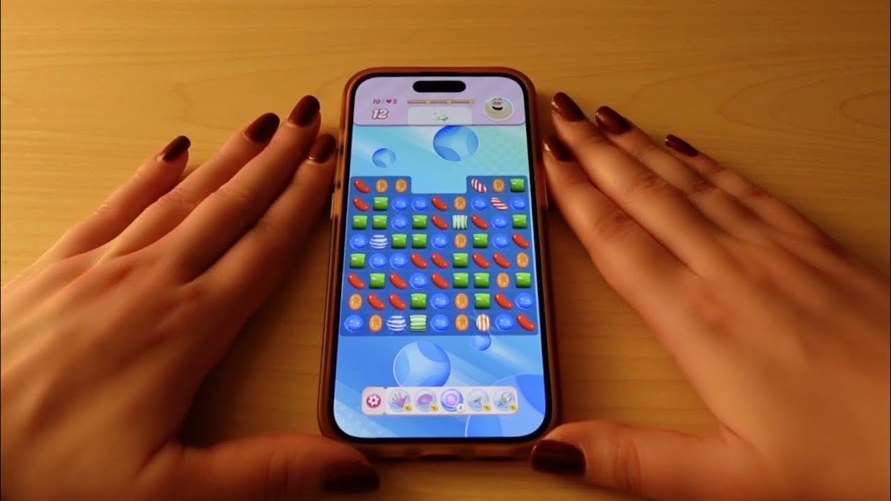 ASMR Playing Candy Crush + gum chewing