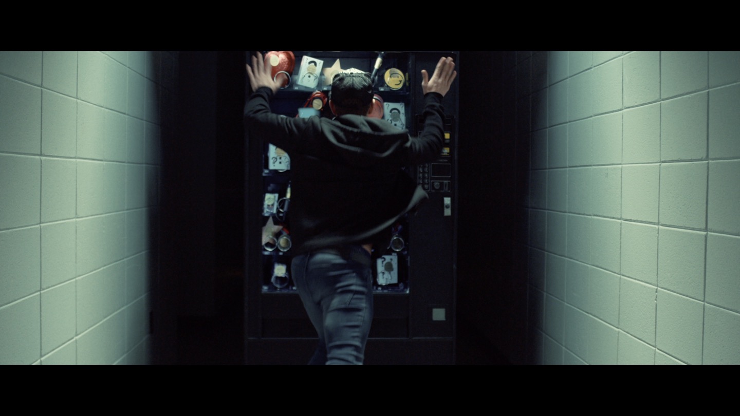 The Real God: Vending Machine poster - similar to Las invasoras
