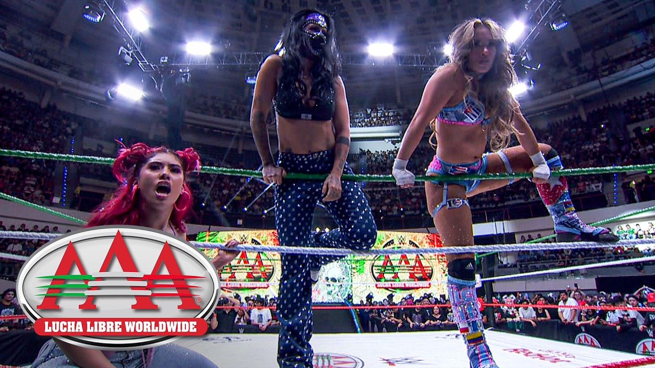 Lola Vice, La Catalina and Lady Shani brawl with Las Tóxicas: AAA Lucha Libre highlights background