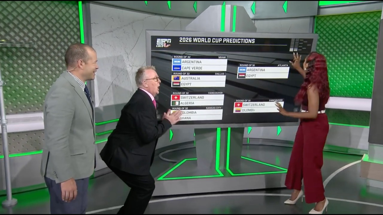Stevie & Ale Moreno poke fun at Alexis during her RAPID WC predictions ⚽ | ESPN FC background