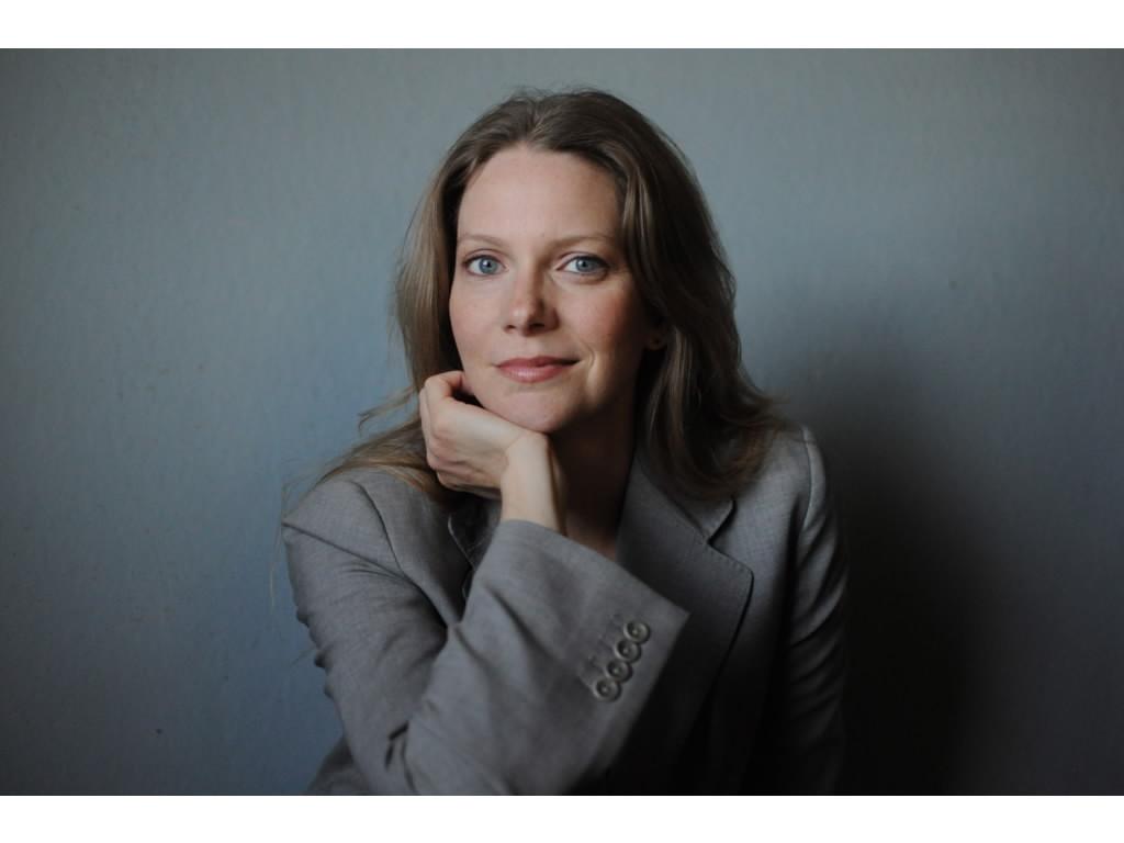 actor Jennifer Skelly large photo