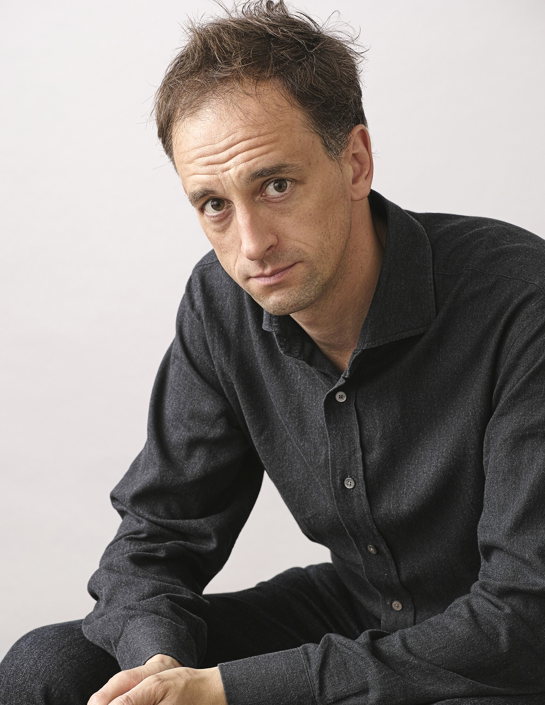 actor Charles Cumming large photo