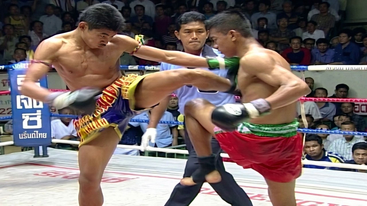Pornsanae Sitmonchai vs. Puja Sor.Suwanee | Rajadamnern Stadium | Full Muay Thai Fight background