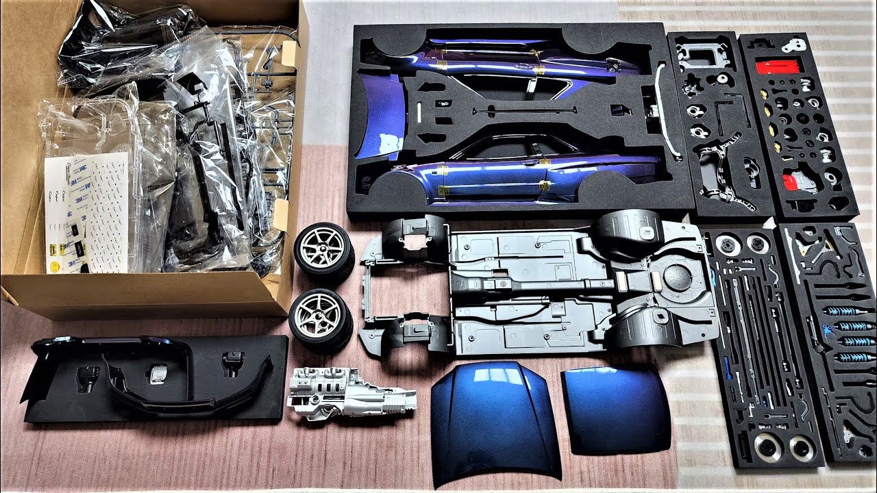Capo GTR / Nissan SkyLine GT-R R34 - Unboxing & Building background