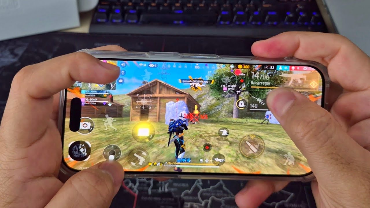 PRIMEIRA GAMEPLAY NO IPHONE 17 FREE FIRE background