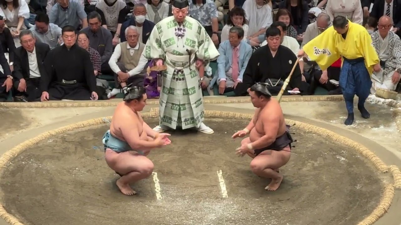 霧島vs欧勝馬【大相撲令和7年5月場所】13日目 2025/05/23 夏場所 background