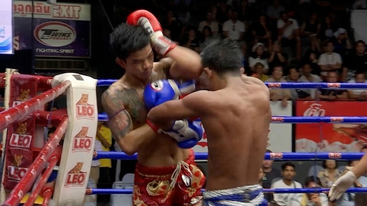 Kongthoranee Sor.Sommai vs. Phetpangan Mor.Ratanabandit | Rajadamnern Stadium | Full Muay Thai Fight background