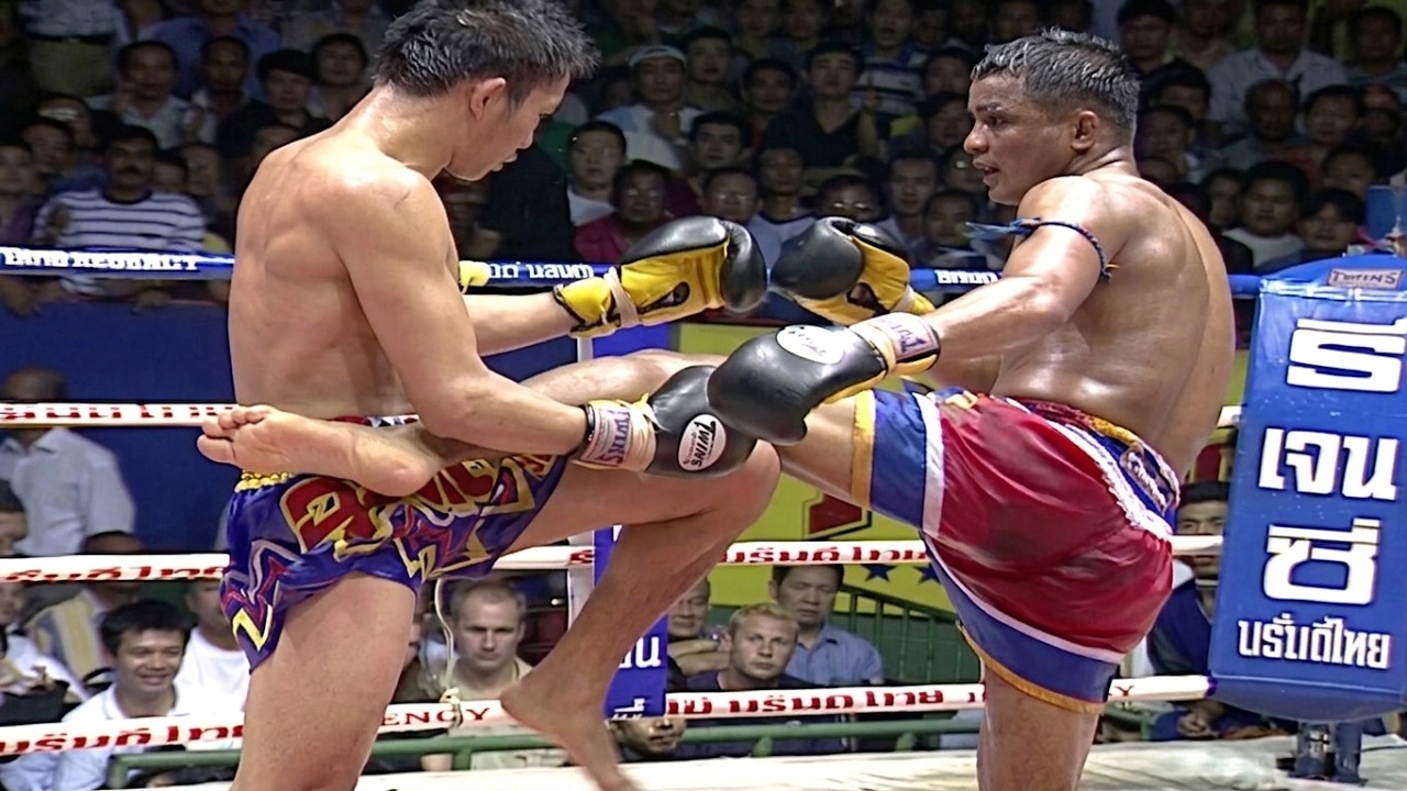 Klairung Sor.SasipaGym vs. Wuttidet Lukprabat | Rajadamnern Stadium | Full Muay Thai Fight background