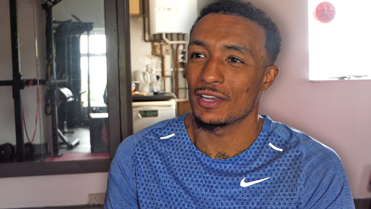 'HIT & RUN LOMACHENKO!'- Talented Zelfa Barret TARGETS TITLES on RETURN background