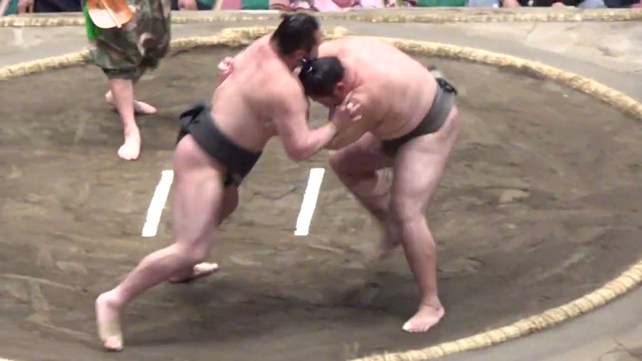 和歌桜 vs 志摩錦【大相撲令和8年5月場所】13日目 WAKAZAKURA vs SHIMANISHIKI【SUMO MAY DAY13】2026/05/22 background